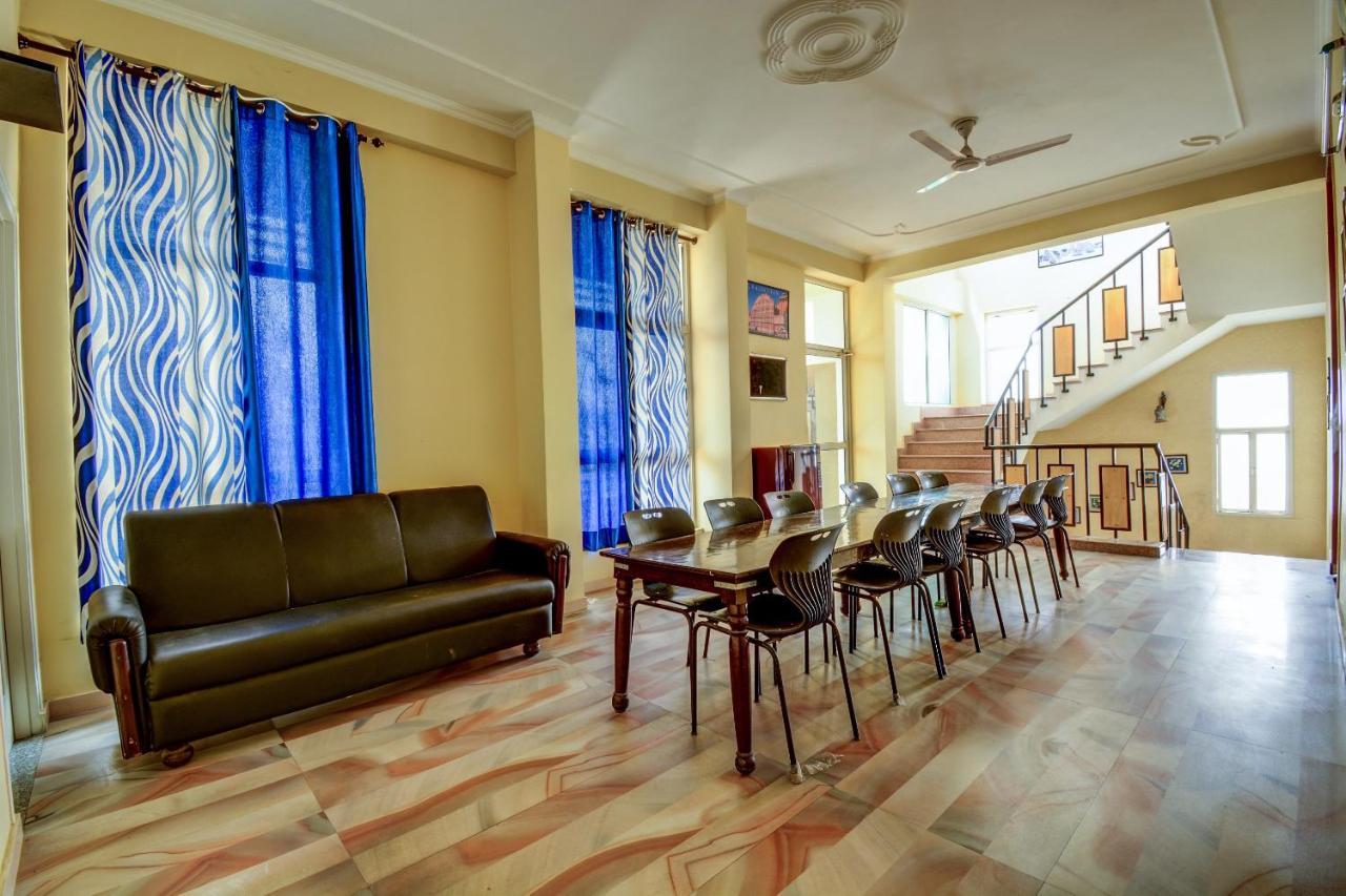 Oyo Hotel Prayag Dźajpur Zewnętrze zdjęcie
